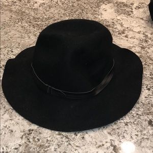 URBAN OUTFITTERS - hat